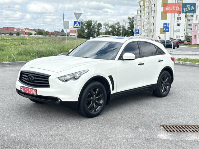 Белый Инфинити QX70, объемом двигателя 3.7 л и пробегом 200 тыс. км за 16800 $, фото 6 на Automoto.ua