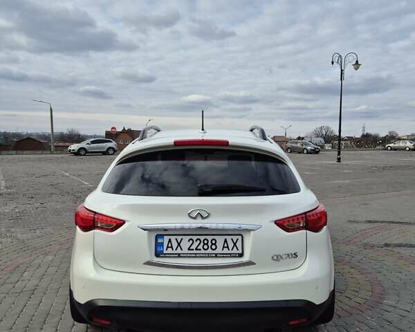 Білий Інфініті QX70, об'ємом двигуна 3.7 л та пробігом 99 тис. км за 21900 $, фото 5 на Automoto.ua