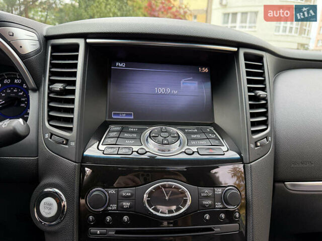 Белый Инфинити QX70, объемом двигателя 3.7 л и пробегом 180 тыс. км за 21777 $, фото 18 на Automoto.ua