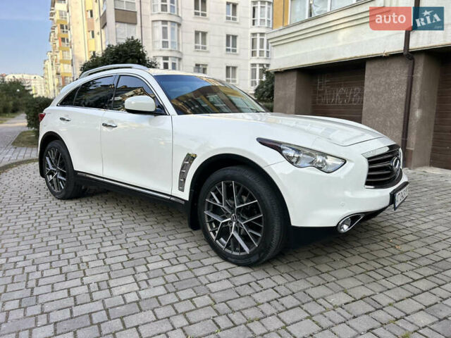 Білий Інфініті QX70, об'ємом двигуна 3.7 л та пробігом 179 тис. км за 19850 $, фото 19 на Automoto.ua