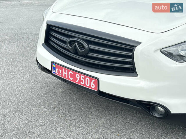 Белый Инфинити QX70, объемом двигателя 3.7 л и пробегом 200 тыс. км за 16800 $, фото 4 на Automoto.ua