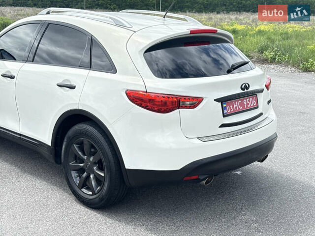 Белый Инфинити QX70, объемом двигателя 3.7 л и пробегом 200 тыс. км за 16800 $, фото 11 на Automoto.ua