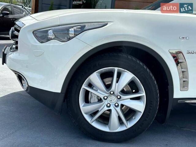 Білий Інфініті QX70, об'ємом двигуна 2.99 л та пробігом 155 тис. км за 23995 $, фото 6 на Automoto.ua