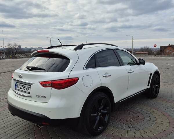 Білий Інфініті QX70, об'ємом двигуна 3.7 л та пробігом 99 тис. км за 21900 $, фото 4 на Automoto.ua
