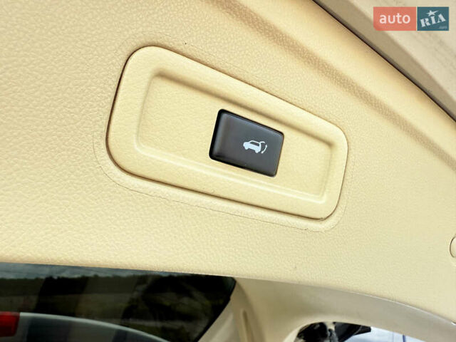 Белый Инфинити QX70, объемом двигателя 3.7 л и пробегом 200 тыс. км за 16800 $, фото 35 на Automoto.ua