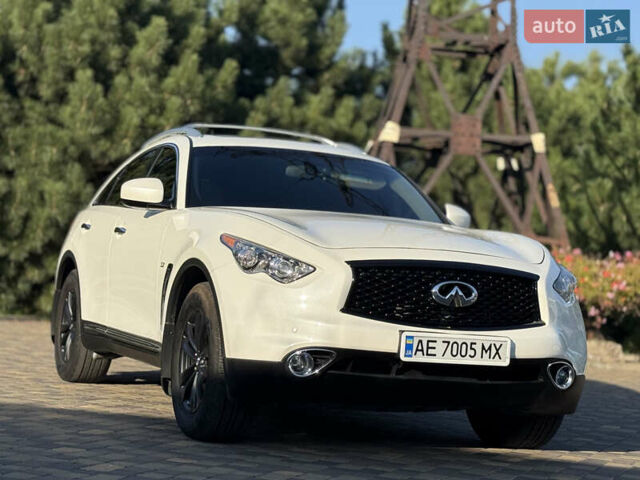 Белый Инфинити QX70, объемом двигателя 3.7 л и пробегом 66 тыс. км за 19800 $, фото 22 на Automoto.ua