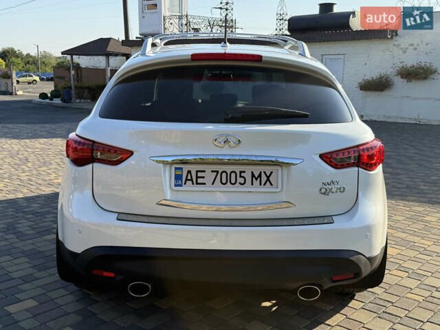 Белый Инфинити QX70, объемом двигателя 3.7 л и пробегом 66 тыс. км за 19800 $, фото 8 на Automoto.ua