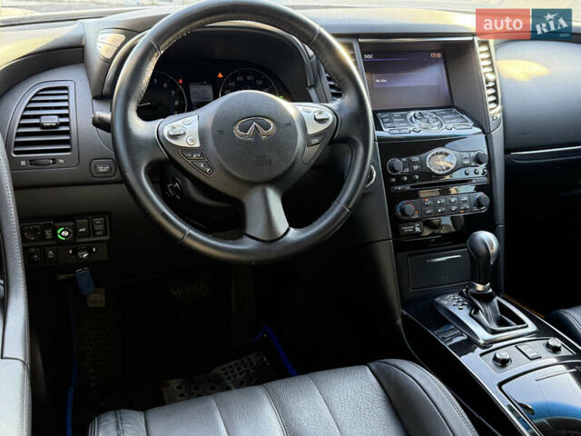 Белый Инфинити QX70, объемом двигателя 3.7 л и пробегом 66 тыс. км за 19800 $, фото 18 на Automoto.ua