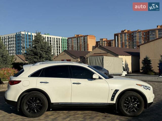 Белый Инфинити QX70, объемом двигателя 3.7 л и пробегом 66 тыс. км за 19800 $, фото 10 на Automoto.ua