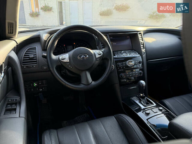 Белый Инфинити QX70, объемом двигателя 3.7 л и пробегом 74 тыс. км за 19900 $, фото 21 на Automoto.ua