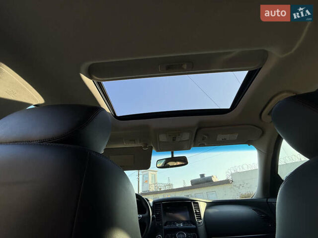 Белый Инфинити QX70, объемом двигателя 3.7 л и пробегом 66 тыс. км за 19800 $, фото 20 на Automoto.ua