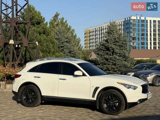 Белый Инфинити QX70, объемом двигателя 3.7 л и пробегом 66 тыс. км за 19800 $, фото 4 на Automoto.ua