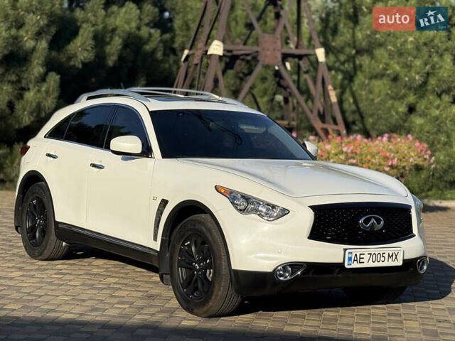 Белый Инфинити QX70, объемом двигателя 3.7 л и пробегом 66 тыс. км за 19800 $, фото 23 на Automoto.ua