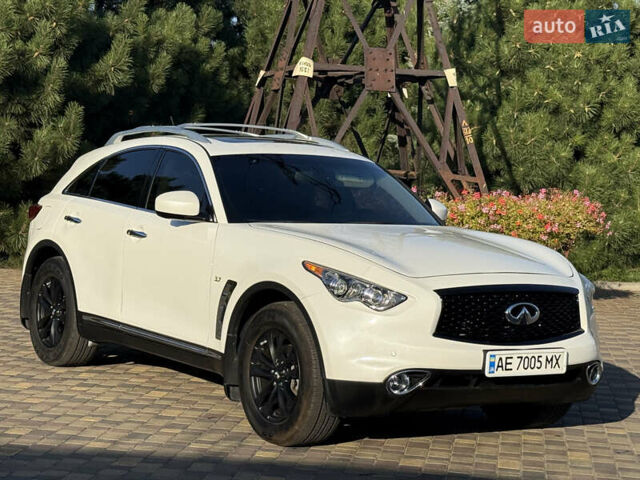 Белый Инфинити QX70, объемом двигателя 3.7 л и пробегом 66 тыс. км за 19800 $, фото 3 на Automoto.ua