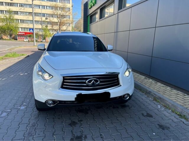Белый Инфинити QX70, объемом двигателя 3.7 л и пробегом 54 тыс. км за 23000 $, фото 7 на Automoto.ua