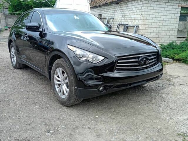 Черный Инфинити QX70, объемом двигателя 3.7 л и пробегом 148 тыс. км за 18000 $, фото 2 на Automoto.ua