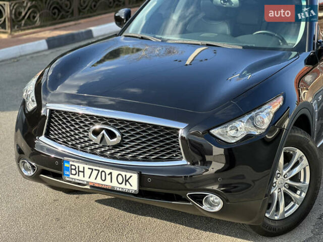 Черный Инфинити QX70, объемом двигателя 3.7 л и пробегом 81 тыс. км за 18800 $, фото 2 на Automoto.ua