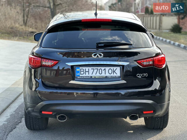 Черный Инфинити QX70, объемом двигателя 3.7 л и пробегом 81 тыс. км за 18800 $, фото 7 на Automoto.ua