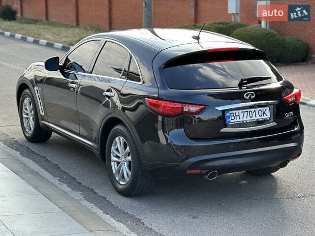 Черный Инфинити QX70, объемом двигателя 3.7 л и пробегом 81 тыс. км за 18800 $, фото 6 на Automoto.ua
