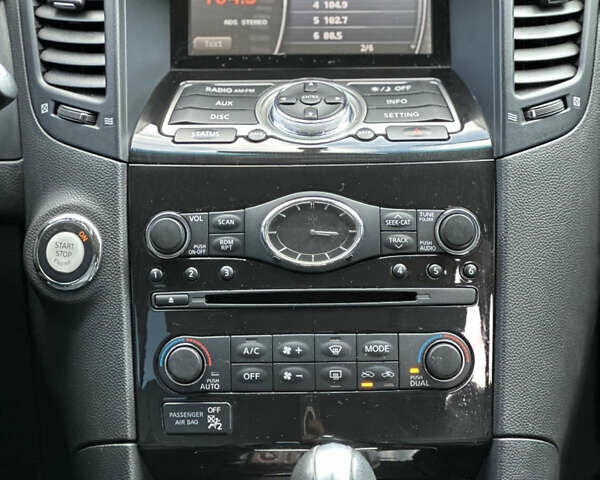 Черный Инфинити QX70, объемом двигателя 3.7 л и пробегом 81 тыс. км за 18800 $, фото 18 на Automoto.ua
