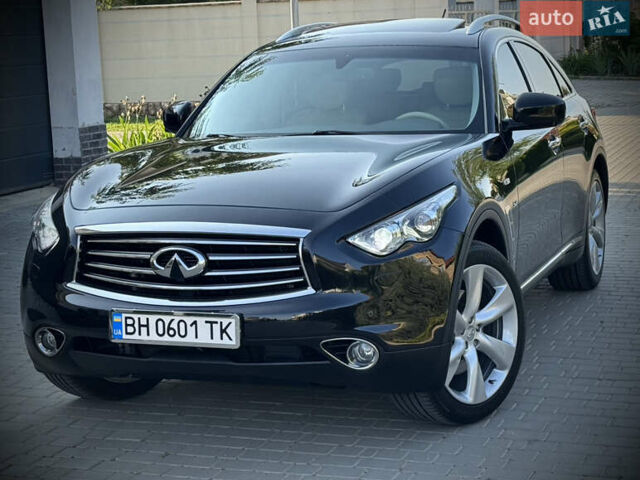 Черный Инфинити QX70, объемом двигателя 3.7 л и пробегом 118 тыс. км за 16700 $, фото 3 на Automoto.ua