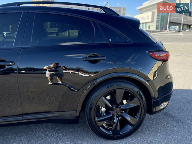 Черный Инфинити QX70, объемом двигателя 5 л и пробегом 171 тыс. км за 18900 $, фото 10 на Automoto.ua