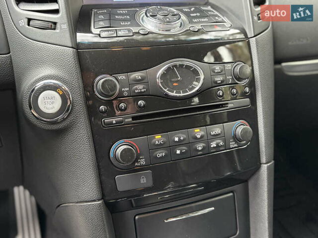 Инфинити QX70 2013 в Киеве на Automoto.ua Черный Инфинити QX70, объемом двигателя 3.7 л и пробегом 136 тыс. км за 18900 $, фото 16 на Automoto.ua