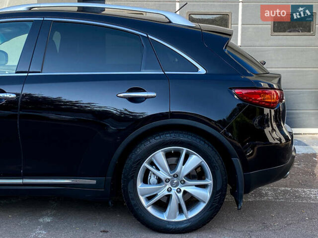 Чорний Інфініті QX70, об'ємом двигуна 2.99 л та пробігом 174 тис. км за 17000 $, фото 7 на Automoto.ua