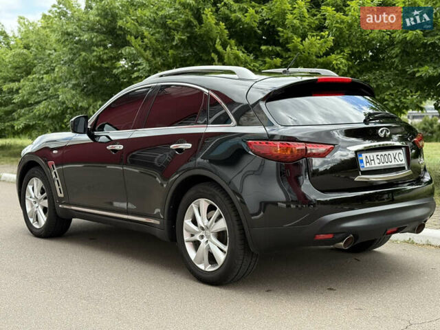 Черный Инфинити QX70, объемом двигателя 3.7 л и пробегом 140 тыс. км за 17300 $, фото 3 на Automoto.ua
