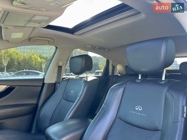 Черный Инфинити QX70, объемом двигателя 5 л и пробегом 171 тыс. км за 18900 $, фото 30 на Automoto.ua