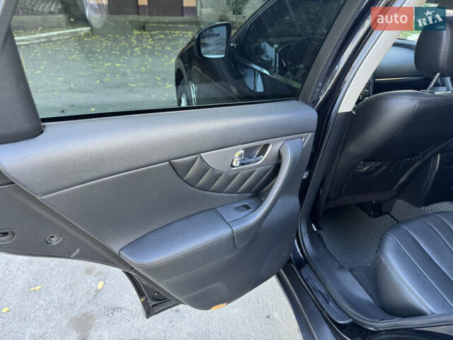 Черный Инфинити QX70, объемом двигателя 3.7 л и пробегом 185 тыс. км за 17999 $, фото 20 на Automoto.ua