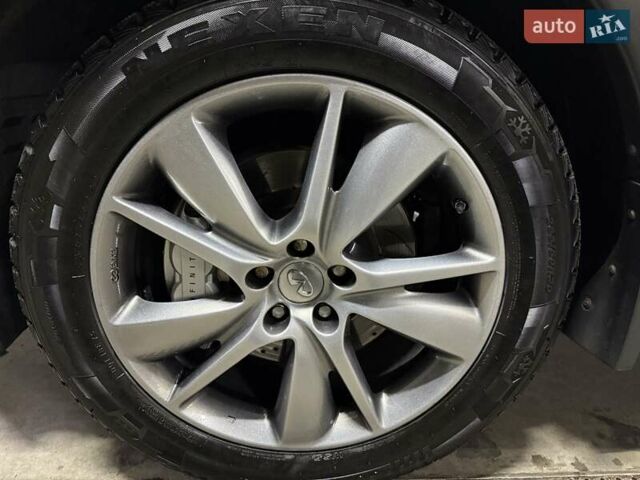 Черный Инфинити QX70, объемом двигателя 3.7 л и пробегом 151 тыс. км за 19700 $, фото 13 на Automoto.ua