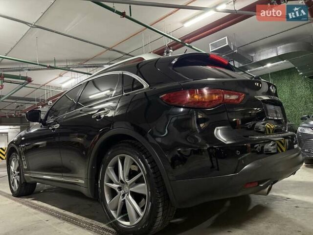 Черный Инфинити QX70, объемом двигателя 3.7 л и пробегом 151 тыс. км за 19700 $, фото 8 на Automoto.ua