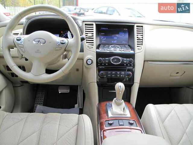 Черный Инфинити QX70, объемом двигателя 3.7 л и пробегом 235 тыс. км за 17300 $, фото 46 на Automoto.ua