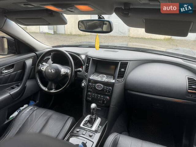 Черный Инфинити QX70, объемом двигателя 3.7 л и пробегом 185 тыс. км за 17700 $, фото 18 на Automoto.ua
