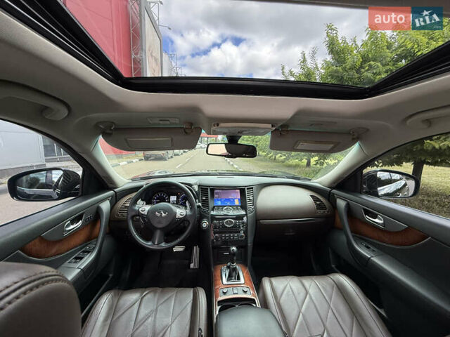 Черный Инфинити QX70, объемом двигателя 3.7 л и пробегом 140 тыс. км за 17300 $, фото 21 на Automoto.ua