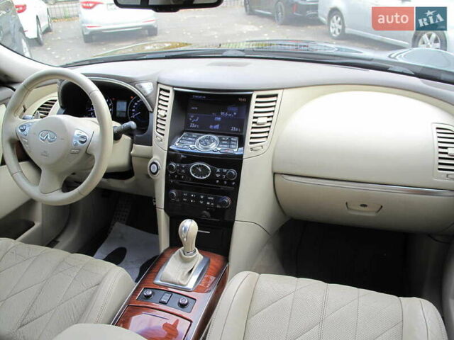 Черный Инфинити QX70, объемом двигателя 3.7 л и пробегом 235 тыс. км за 17300 $, фото 74 на Automoto.ua