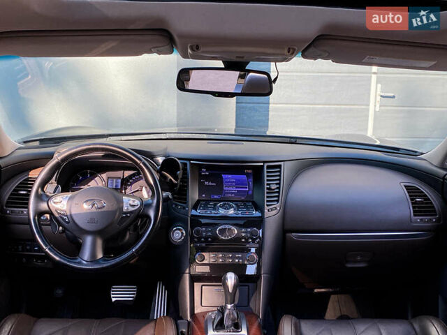 Чорний Інфініті QX70, об'ємом двигуна 2.99 л та пробігом 174 тис. км за 17000 $, фото 15 на Automoto.ua