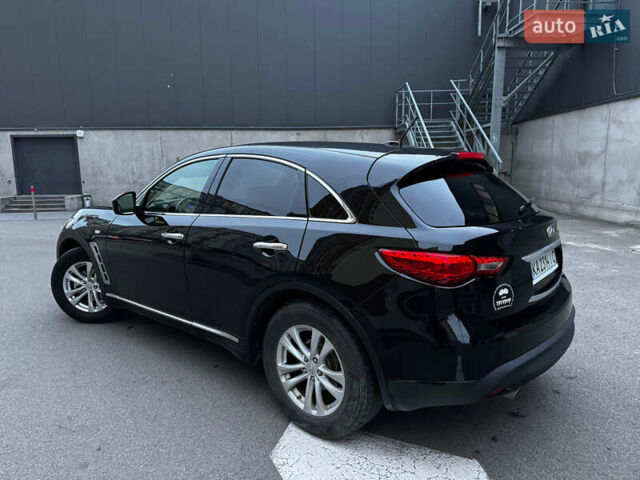 Черный Инфинити QX70, объемом двигателя 3.7 л и пробегом 230 тыс. км за 16500 $, фото 9 на Automoto.ua