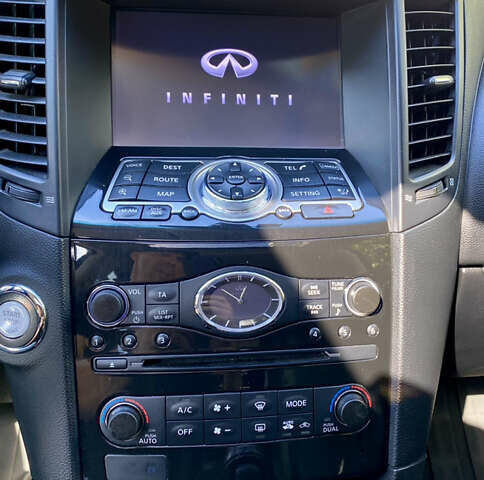 Черный Инфинити QX70, объемом двигателя 2.99 л и пробегом 175 тыс. км за 17900 $, фото 17 на Automoto.ua
