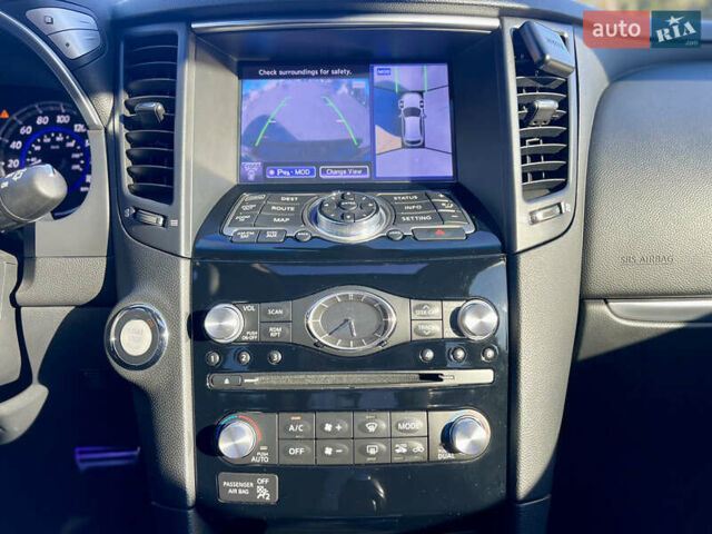 Черный Инфинити QX70, объемом двигателя 5 л и пробегом 171 тыс. км за 18900 $, фото 49 на Automoto.ua