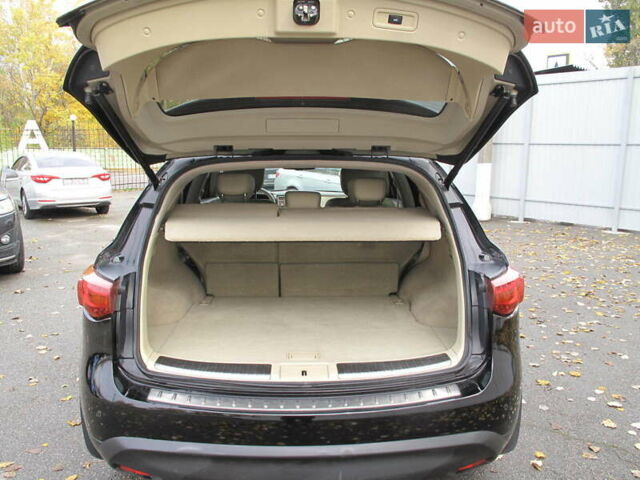 Черный Инфинити QX70, объемом двигателя 3.7 л и пробегом 235 тыс. км за 17300 $, фото 50 на Automoto.ua