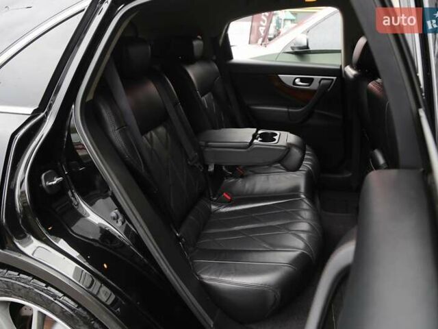 Черный Инфинити QX70, объемом двигателя 3.7 л и пробегом 150 тыс. км за 19500 $, фото 10 на Automoto.ua