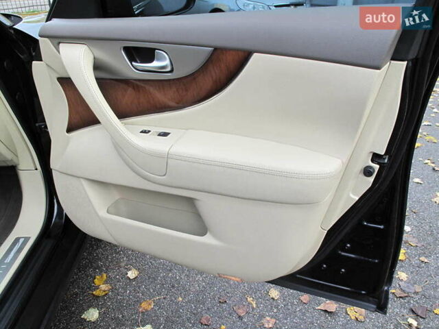 Черный Инфинити QX70, объемом двигателя 3.7 л и пробегом 235 тыс. км за 17300 $, фото 59 на Automoto.ua