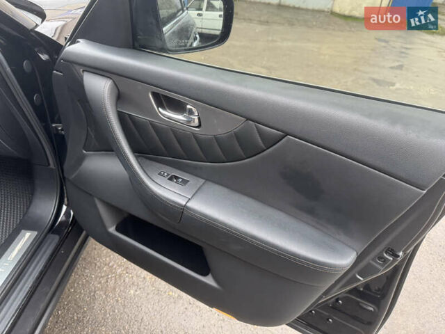 Черный Инфинити QX70, объемом двигателя 3.7 л и пробегом 185 тыс. км за 17700 $, фото 20 на Automoto.ua