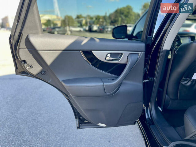 Черный Инфинити QX70, объемом двигателя 5 л и пробегом 171 тыс. км за 18900 $, фото 31 на Automoto.ua