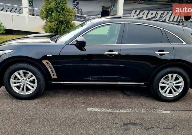 Черный Инфинити QX70, объемом двигателя 3.7 л и пробегом 212 тыс. км за 14950 $, фото 6 на Automoto.ua
