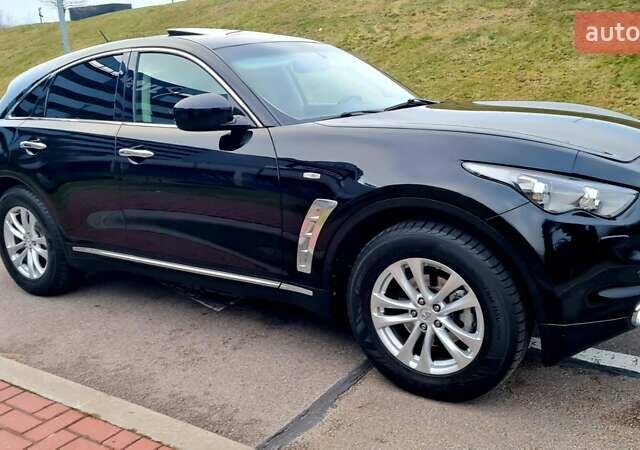 Черный Инфинити QX70, объемом двигателя 3.7 л и пробегом 212 тыс. км за 14950 $, фото 21 на Automoto.ua