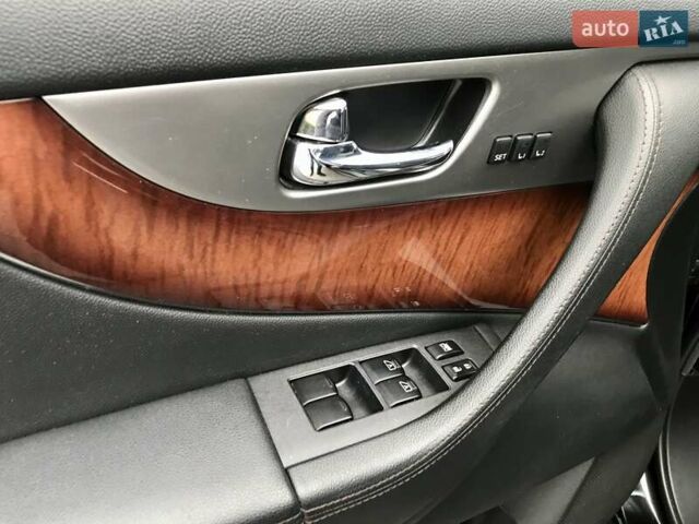 Черный Инфинити QX70, объемом двигателя 3.7 л и пробегом 138 тыс. км за 15900 $, фото 17 на Automoto.ua