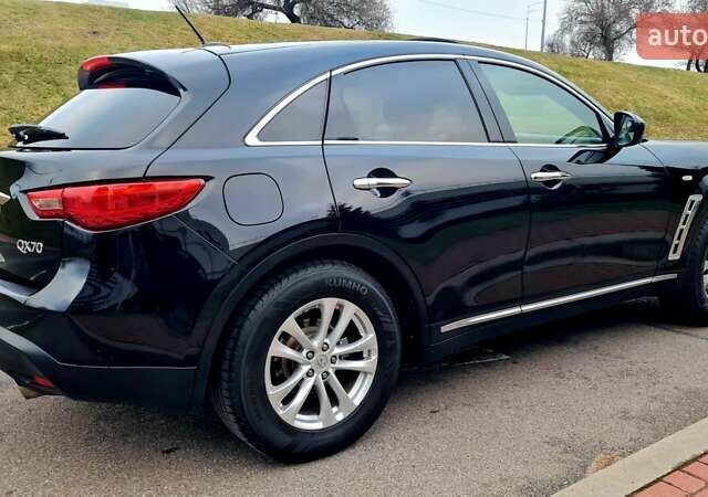 Черный Инфинити QX70, объемом двигателя 3.7 л и пробегом 212 тыс. км за 14950 $, фото 17 на Automoto.ua